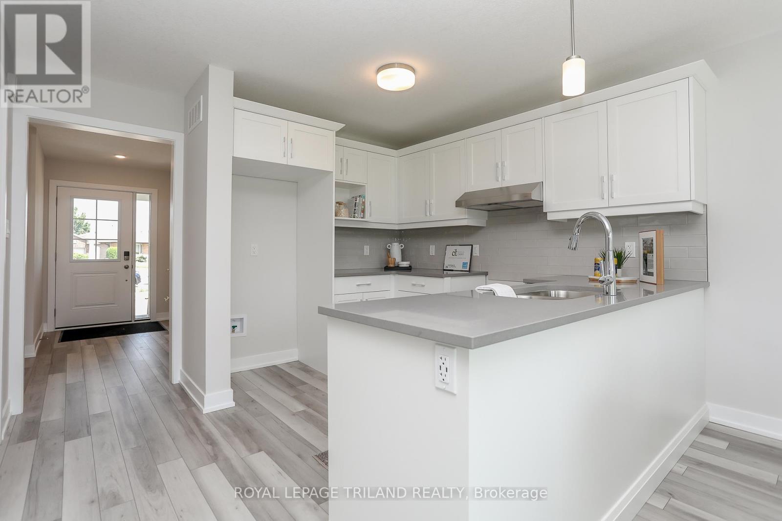 24 Harrow Lane, St. Thomas, Ontario  N5R 0P3 - Photo 7 - X12653352