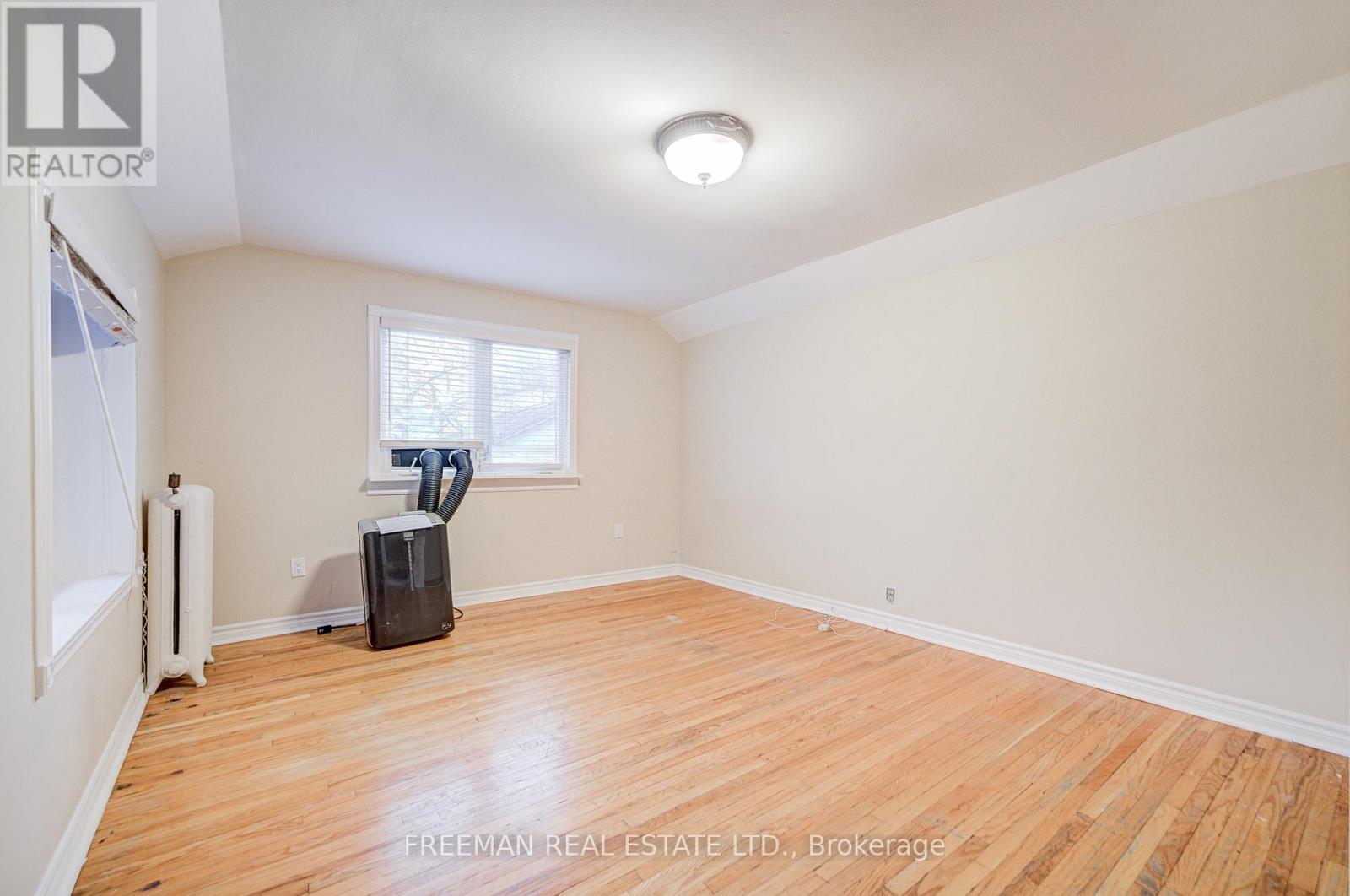 Main Fl - 756 Eculid Avenue, Toronto, Ontario  M6G 2V2 - Photo 11 - C12653276