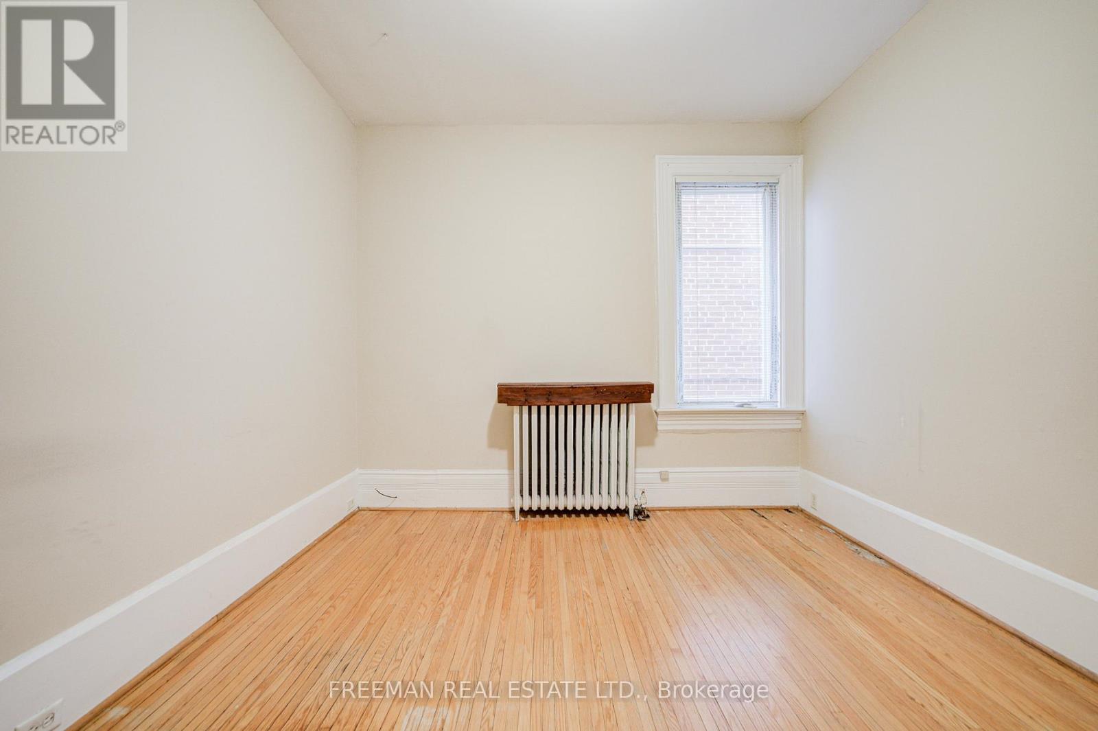 Main Fl - 756 Eculid Avenue, Toronto, Ontario  M6G 2V2 - Photo 13 - C12653276