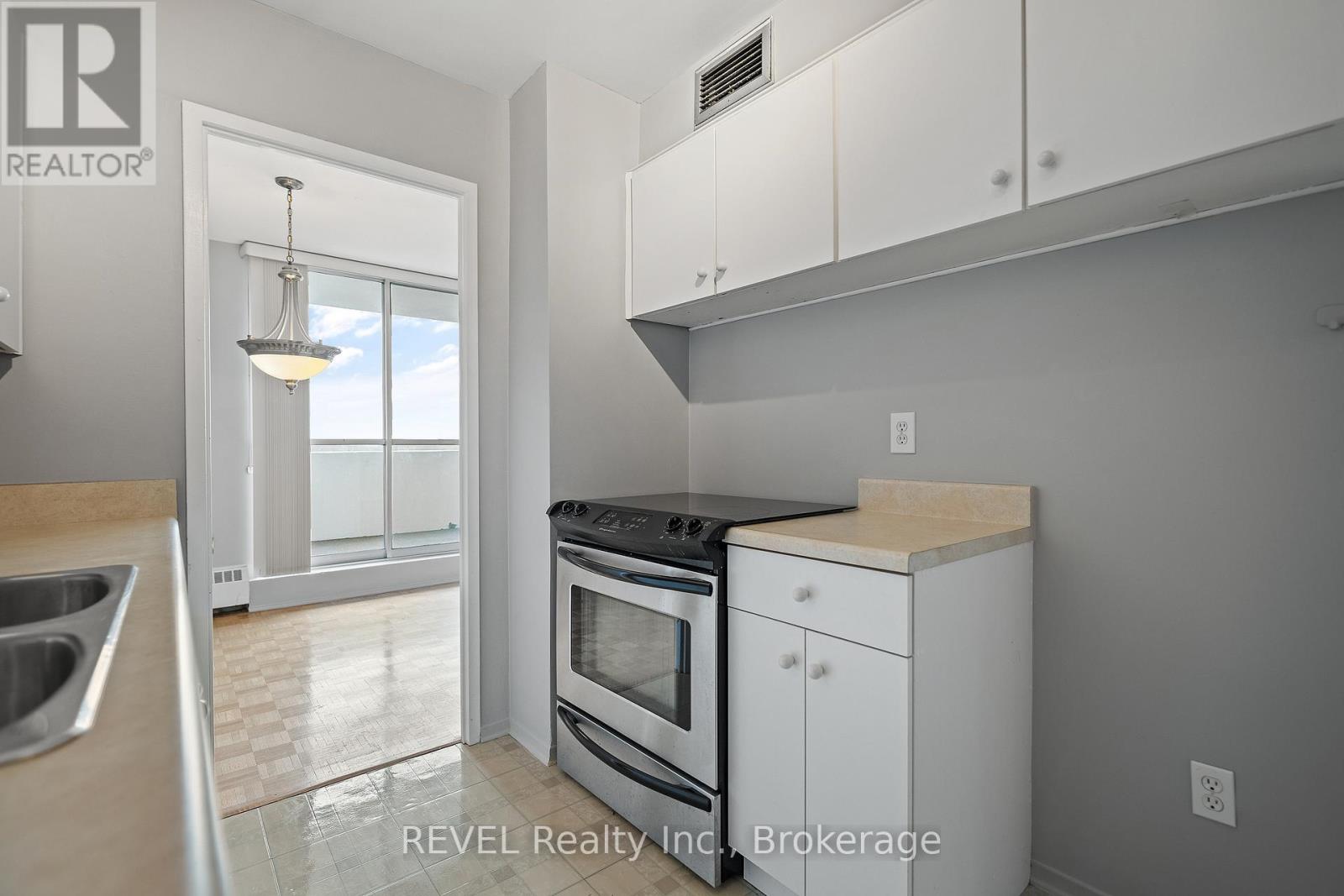 807 - 15 Towering Heights Boulevard, St. Catharines (Glendale/glenridge), Ontario  L2T 3G7 - Photo 11 - X12653402