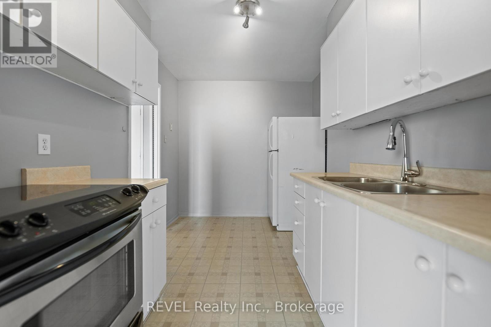 807 - 15 Towering Heights Boulevard, St. Catharines (Glendale/glenridge), Ontario  L2T 3G7 - Photo 12 - X12653402