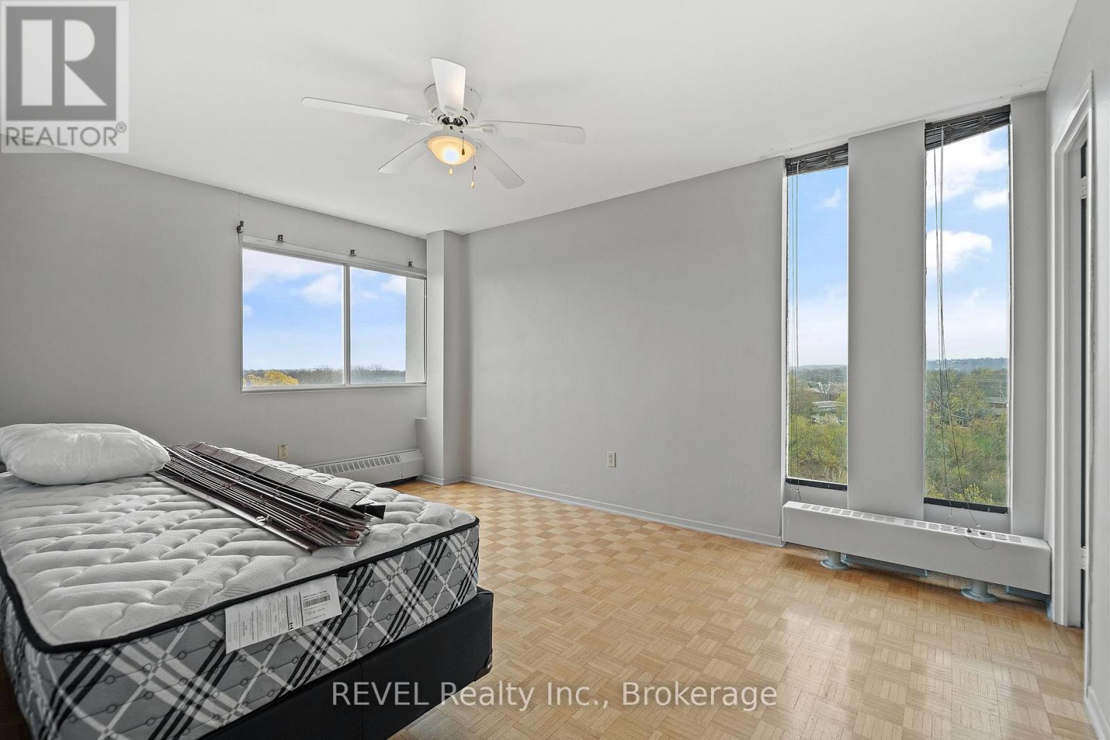 807 - 15 Towering Heights Boulevard, St. Catharines (Glendale/glenridge), Ontario  L2T 3G7 - Photo 14 - X12653402