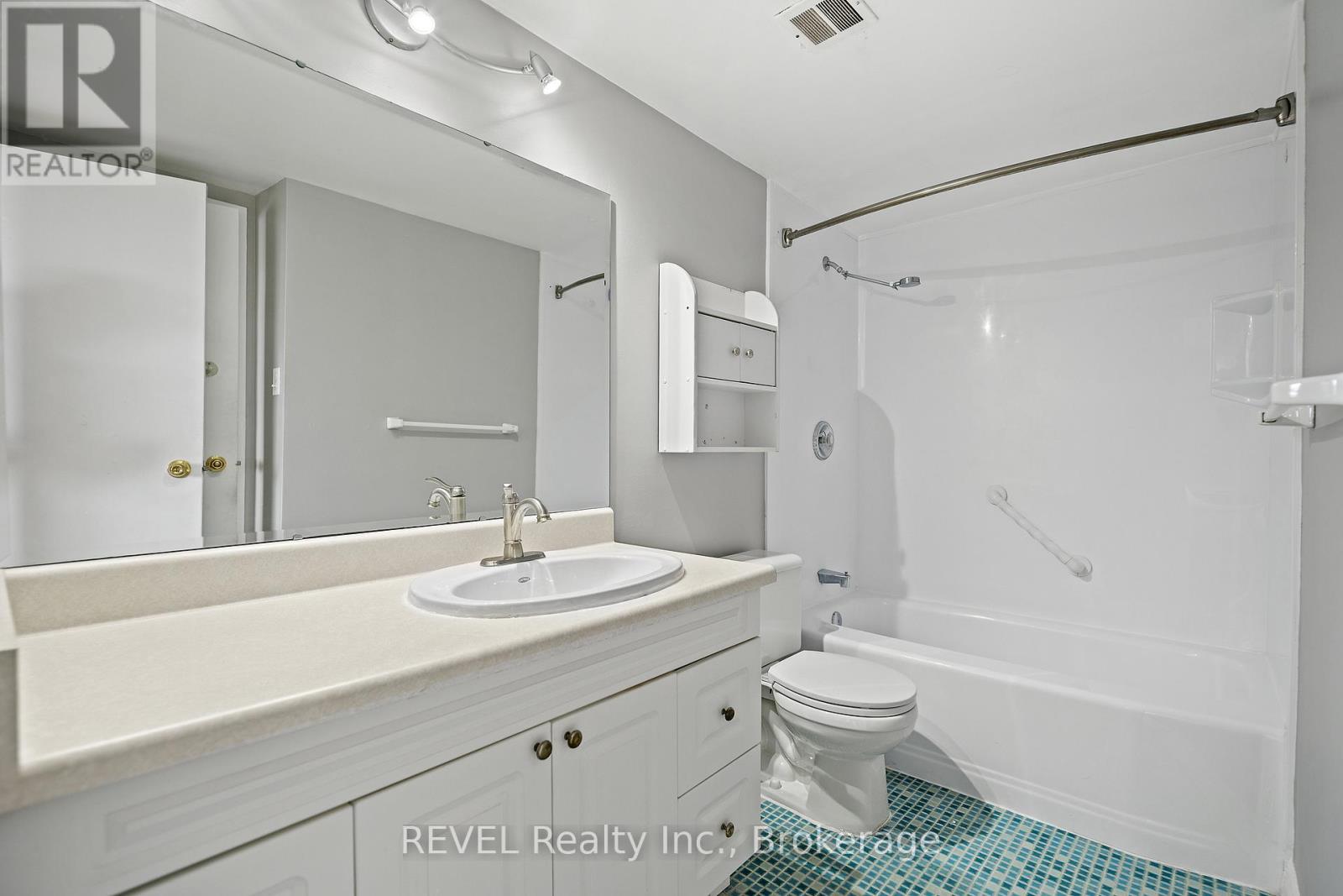 807 - 15 Towering Heights Boulevard, St. Catharines (Glendale/glenridge), Ontario  L2T 3G7 - Photo 15 - X12653402