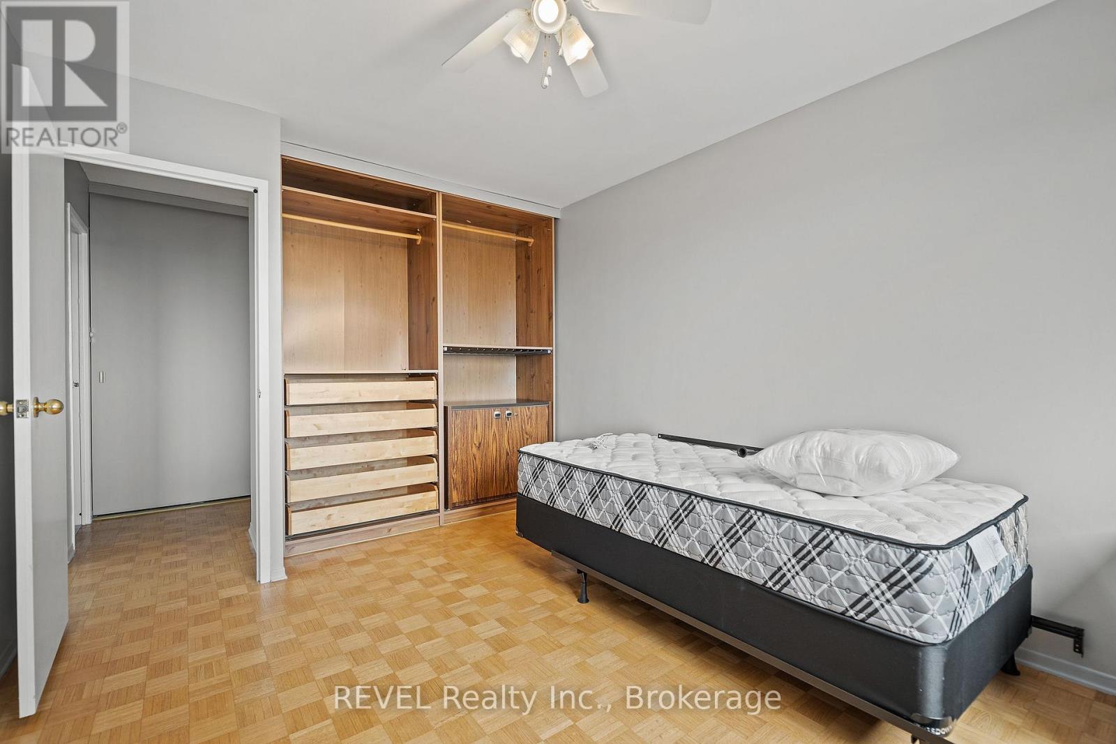 807 - 15 Towering Heights Boulevard, St. Catharines (Glendale/glenridge), Ontario  L2T 3G7 - Photo 17 - X12653402