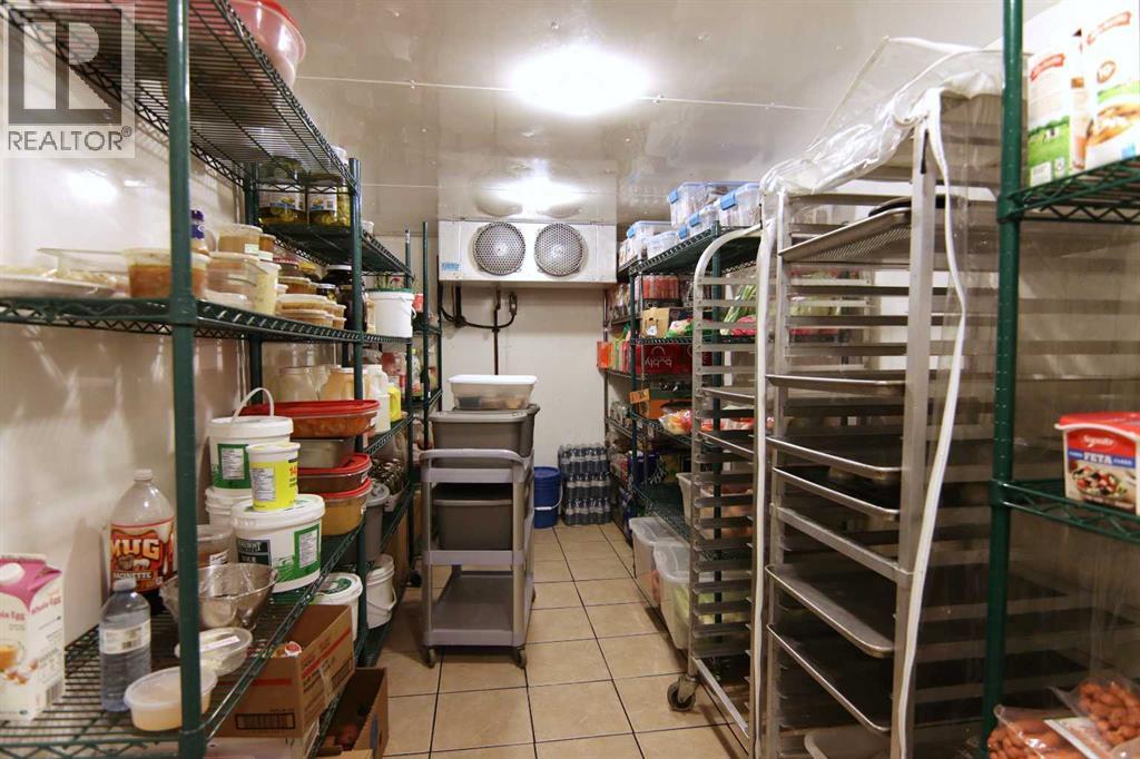 5026 51 Avenue, Ponoka, Alberta  T4J 1S4 - Photo 3 - A2274563