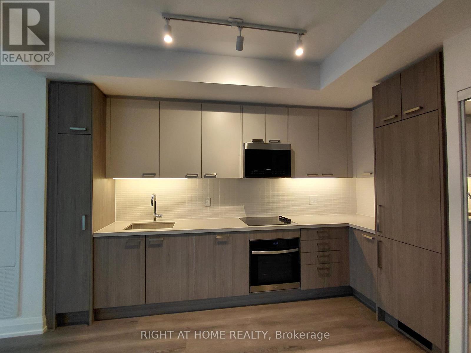 2009 - 20 Soudan Avenue, Toronto, Ontario  M4S 0E2 - Photo 3 - C12653386