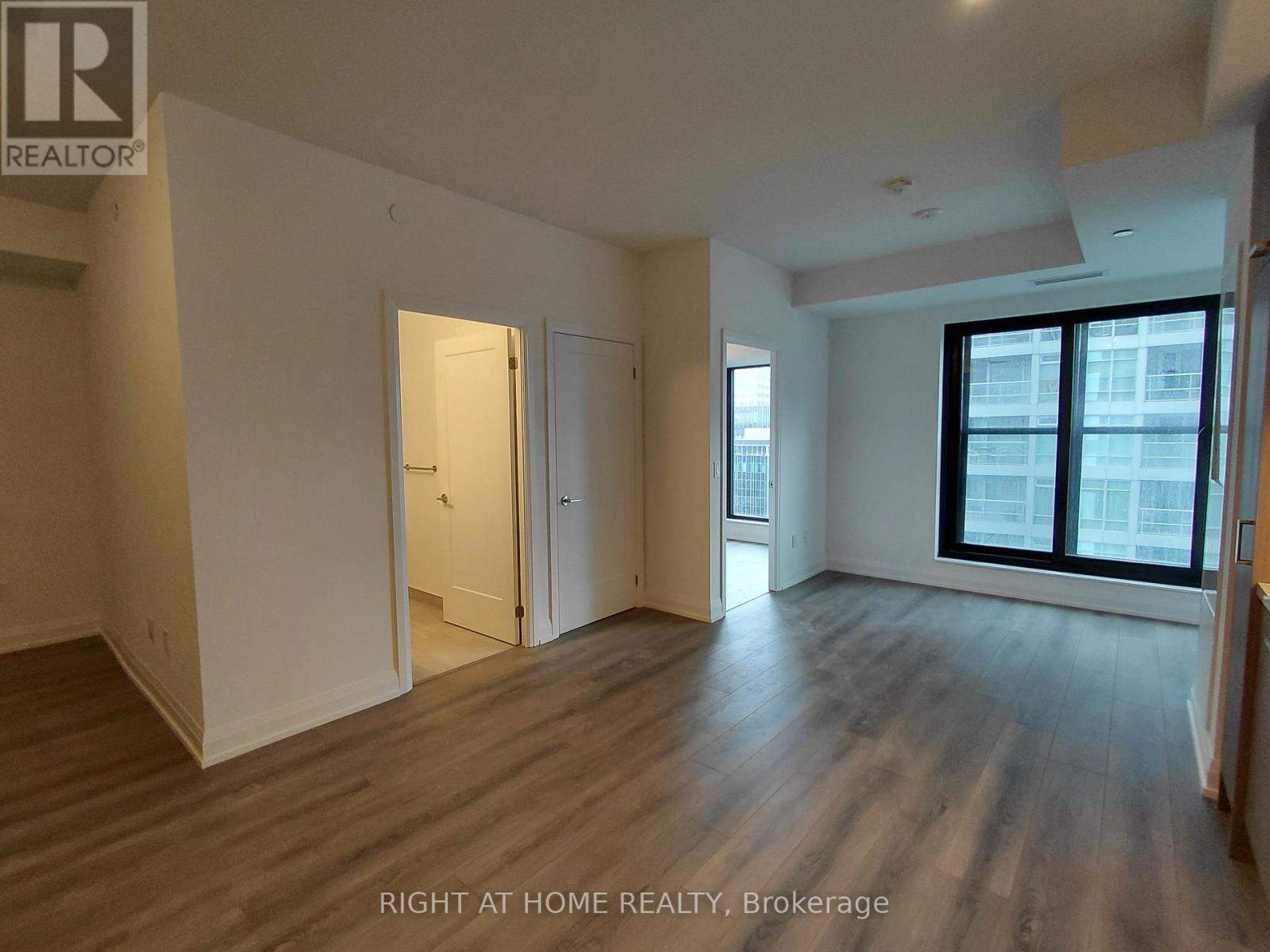 2009 - 20 Soudan Avenue, Toronto, Ontario  M4S 0E2 - Photo 4 - C12653386