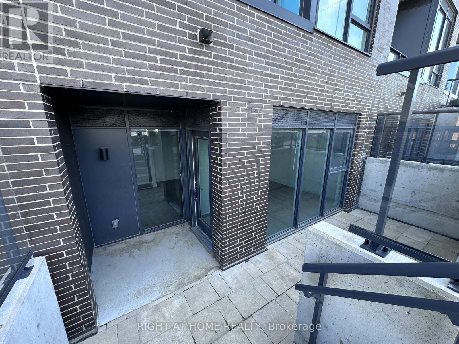 015 - 185 Deerfield Road, Newmarket, Ontario  L3Y 0G7 - Photo 2 - N12653406