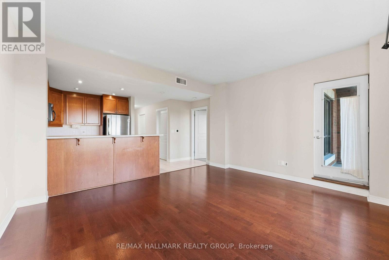 320 - 905 Beauparc Private, Ottawa, Ontario K1J 0A3 - Photo 13 - X12628206
