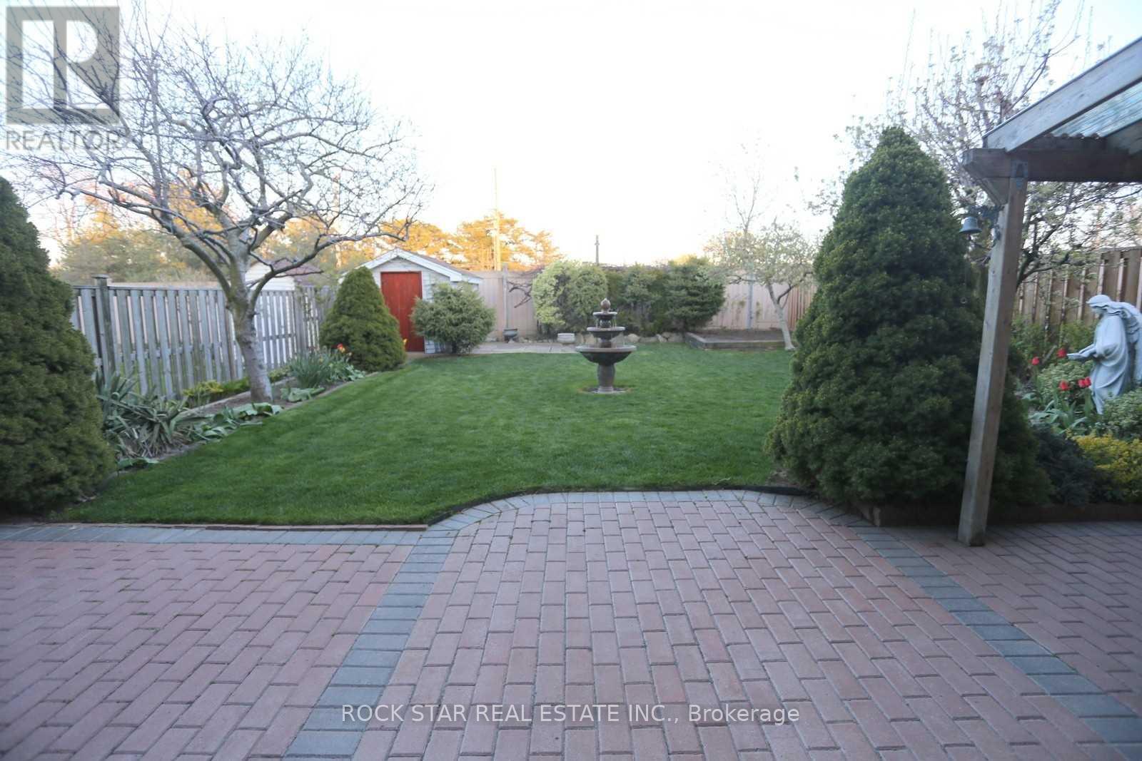 886 Wetherby Lane, Mississauga, Ontario  L4W 4S8 - Photo 19 - W12653408