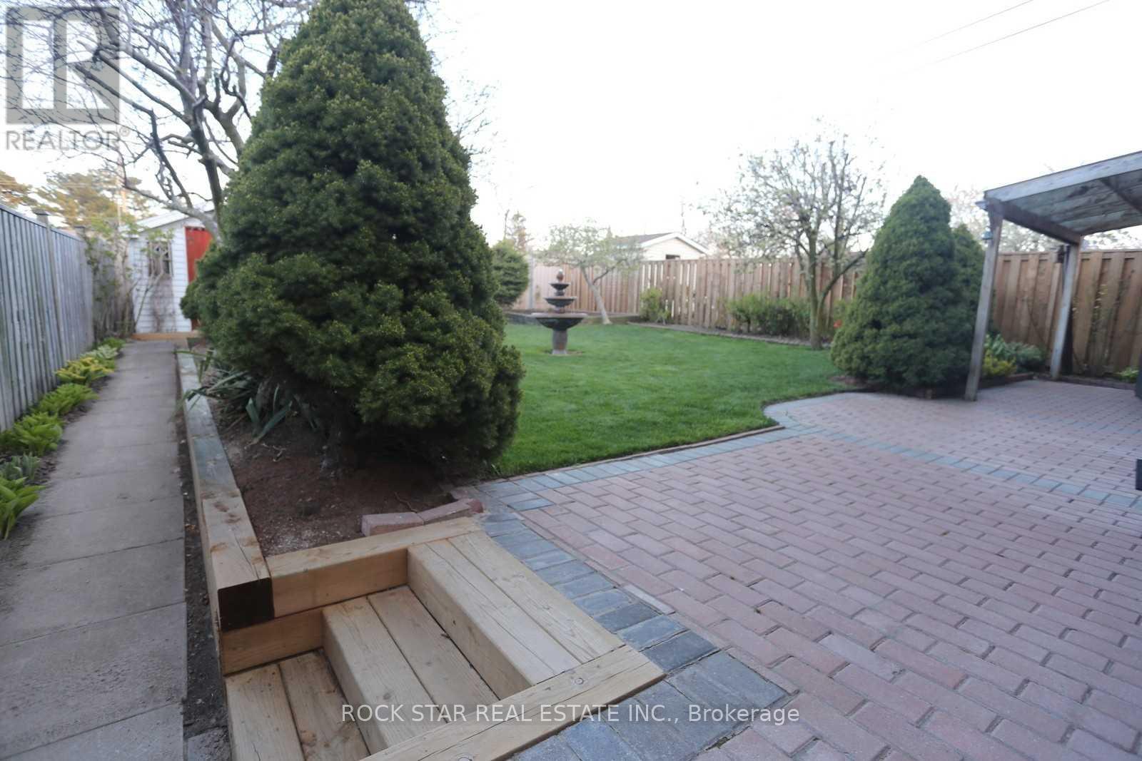 886 Wetherby Lane, Mississauga, Ontario  L4W 4S8 - Photo 20 - W12653408