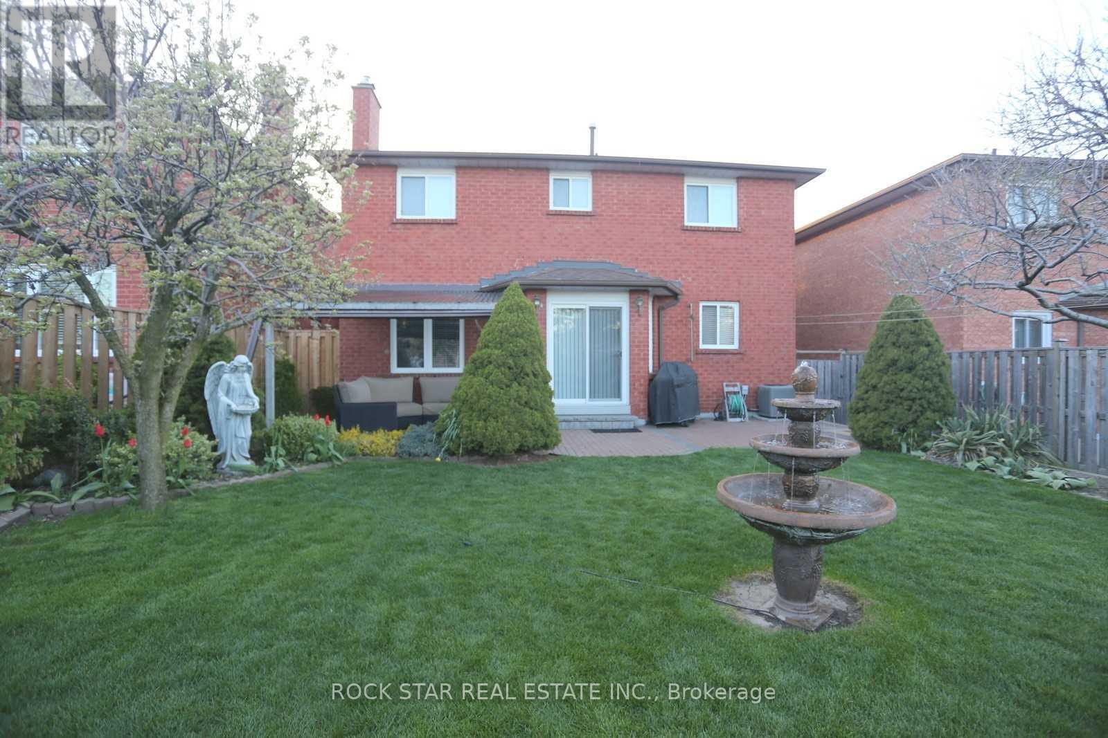886 Wetherby Lane, Mississauga, Ontario  L4W 4S8 - Photo 21 - W12653408