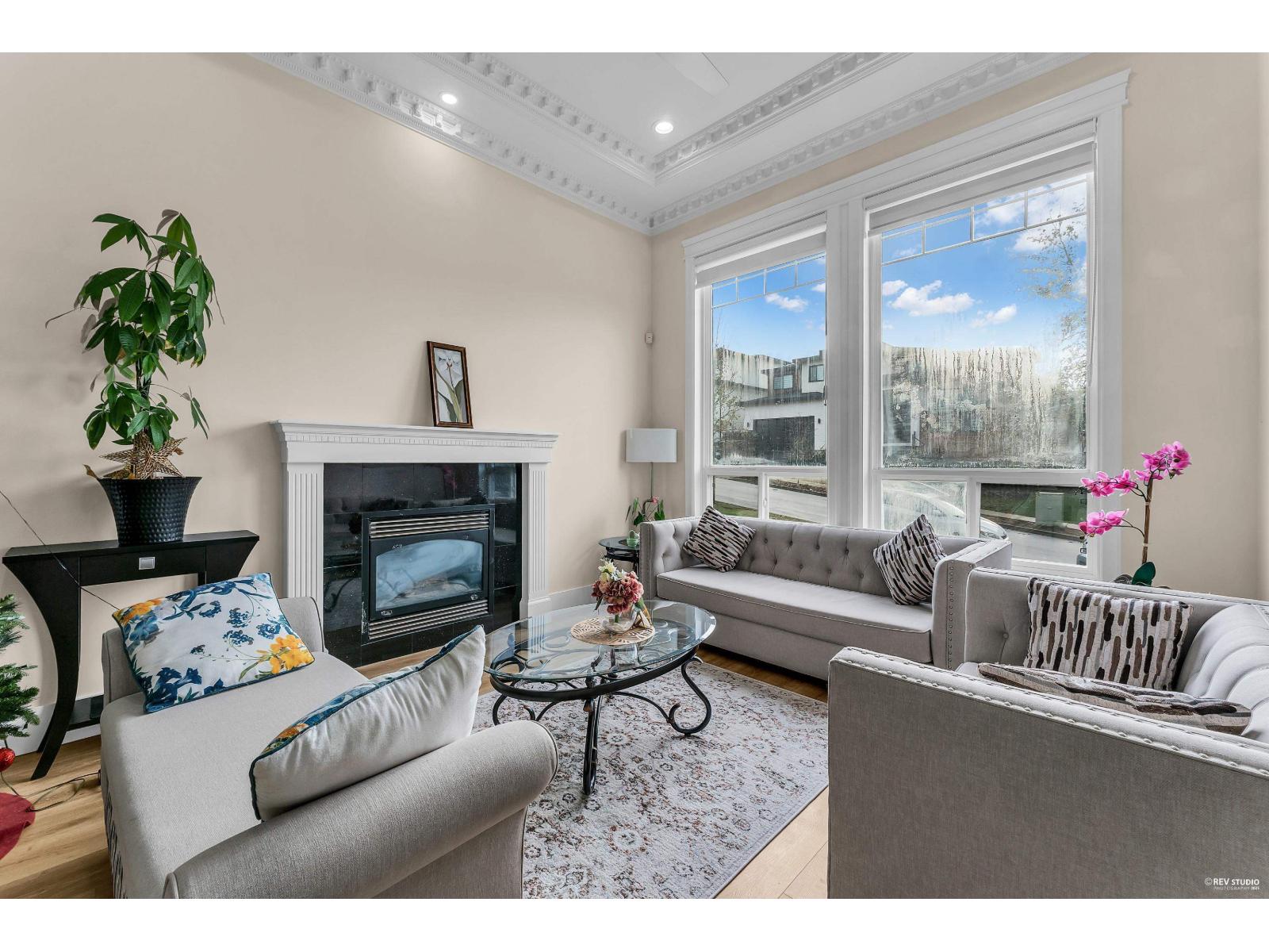 18011 63b Avenue, Surrey, British Columbia  V3S 4G1 - Photo 3 - R3075165