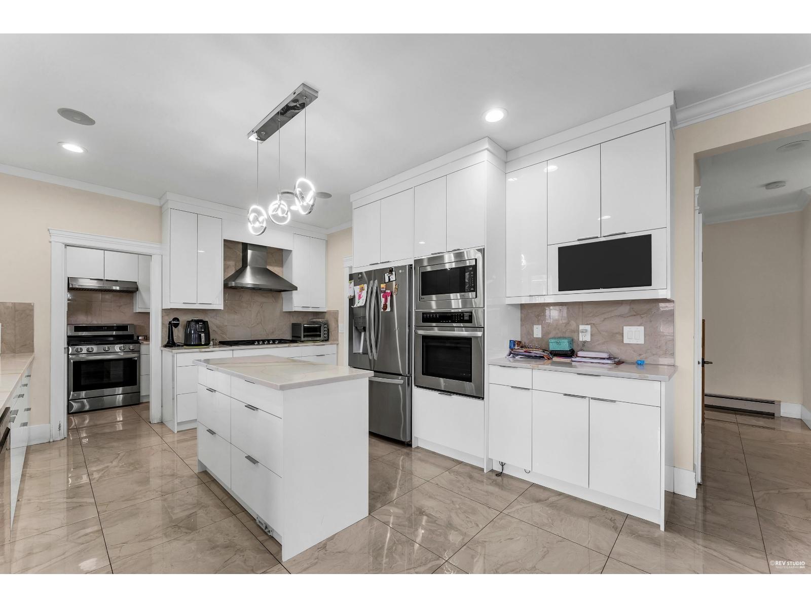 18011 63b Avenue, Surrey, British Columbia  V3S 4G1 - Photo 8 - R3075165