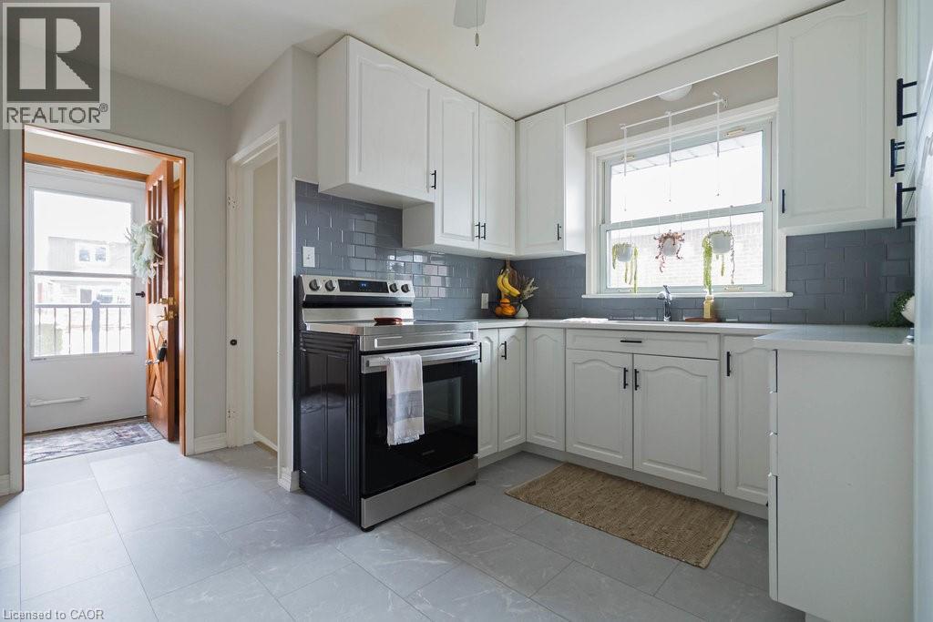 304 East 45th Street, Hamilton, Ontario  L8T 3K8 - Photo 11 - 40787312