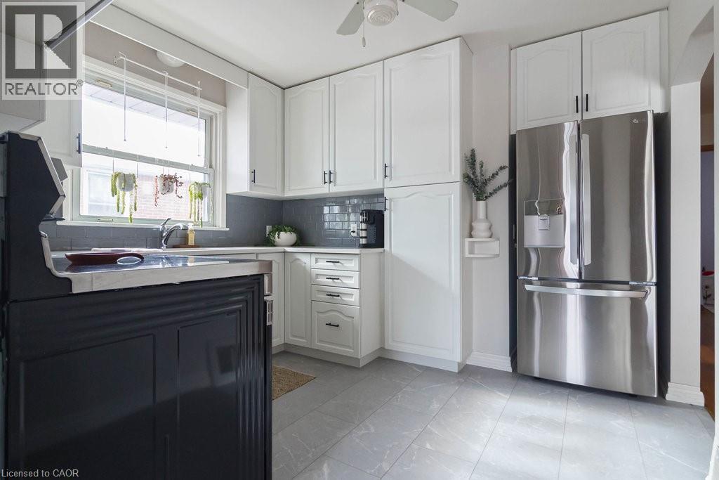 304 East 45th Street, Hamilton, Ontario  L8T 3K8 - Photo 9 - 40787312