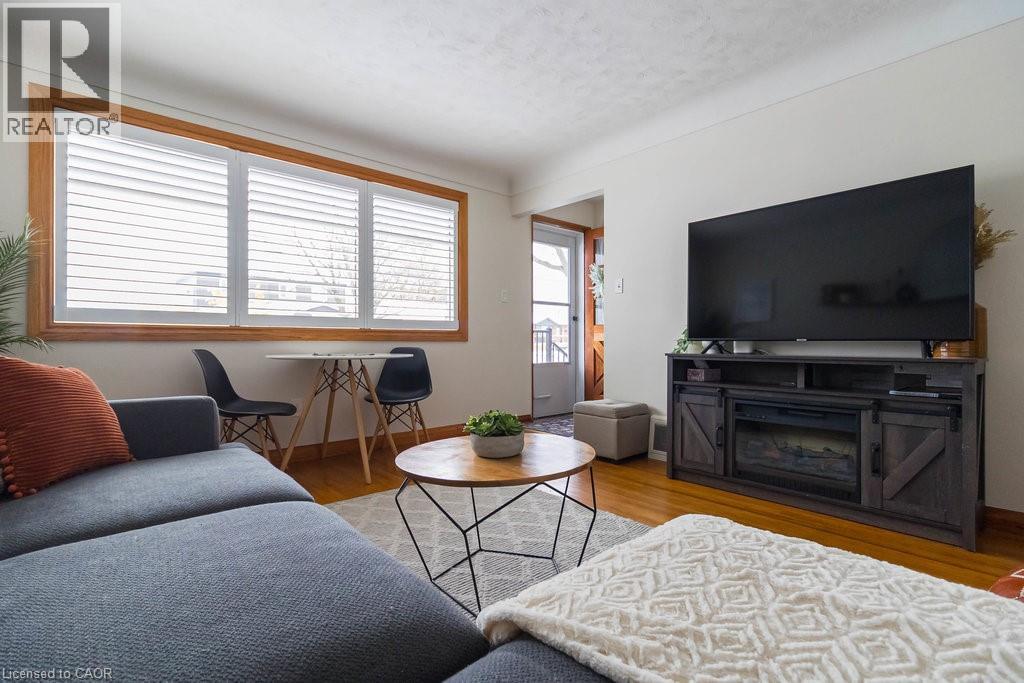 304 East 45th Street, Hamilton, Ontario  L8T 3K8 - Photo 6 - 40787312