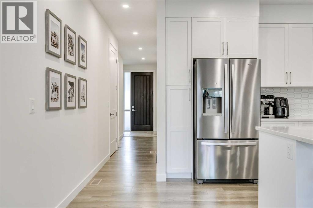 156 Crestridge Common Sw, Calgary, Alberta T3B 6J5 - Photo 8 - A2276165