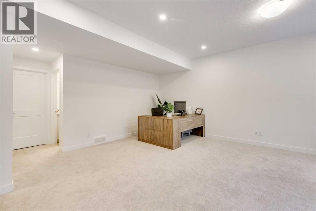 156 Crestridge Common Sw, Calgary, Alberta T3B 6J5 - Photo 36 - A2276165