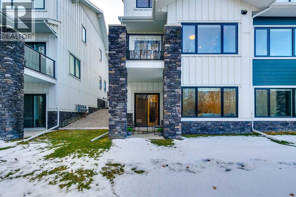 156 Crestridge Common Sw, Calgary, Alberta T3B 6J5 - Photo 5 - A2276165