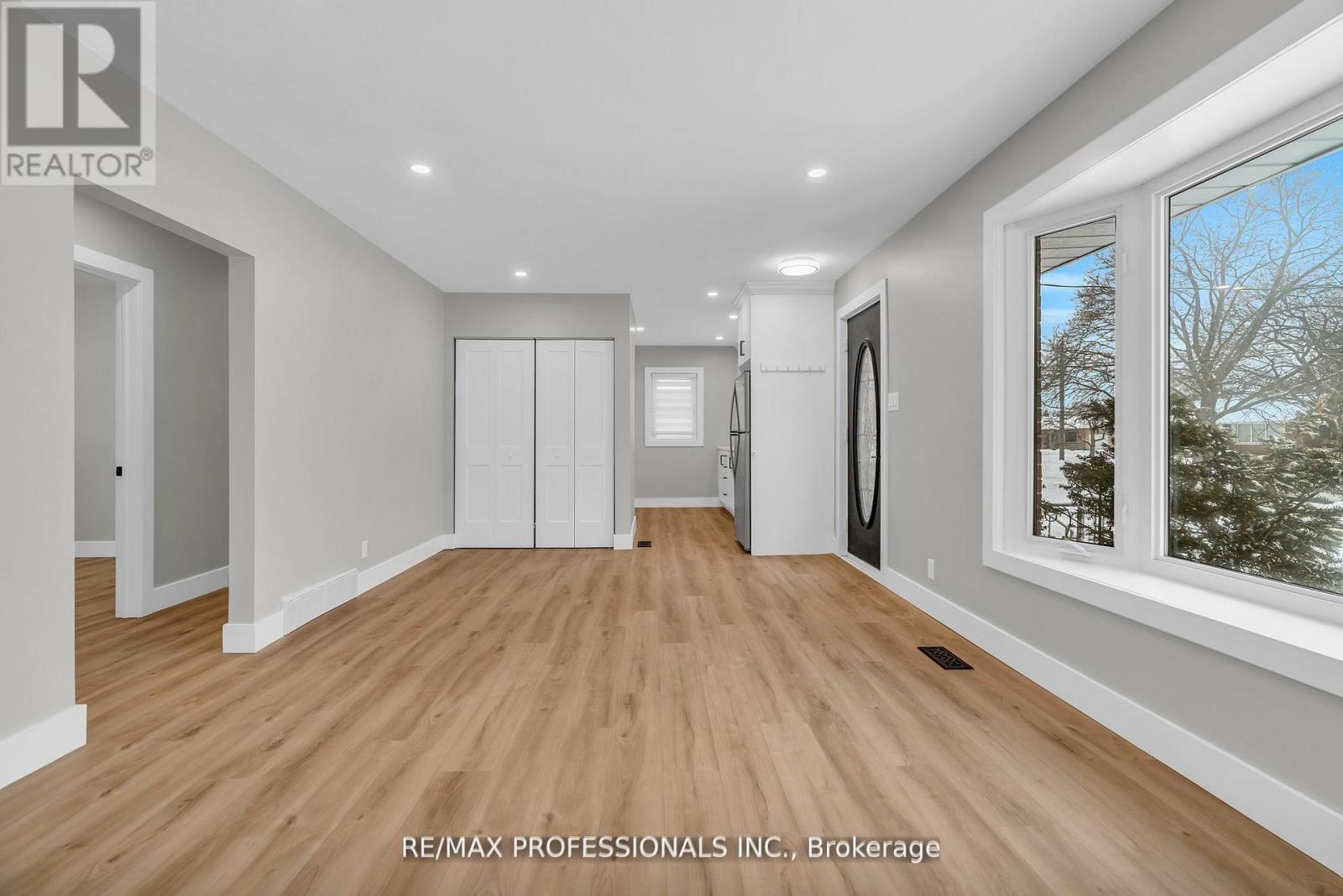 Upper - 139 Byron Avenue, Kitchener, Ontario  N2C 1Z7 - Photo 3 - X12653360