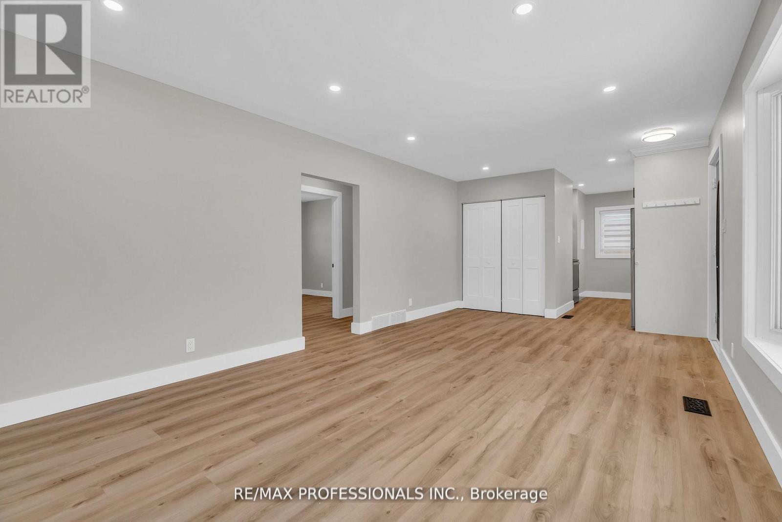 Upper - 139 Byron Avenue, Kitchener, Ontario  N2C 1Z7 - Photo 8 - X12653360