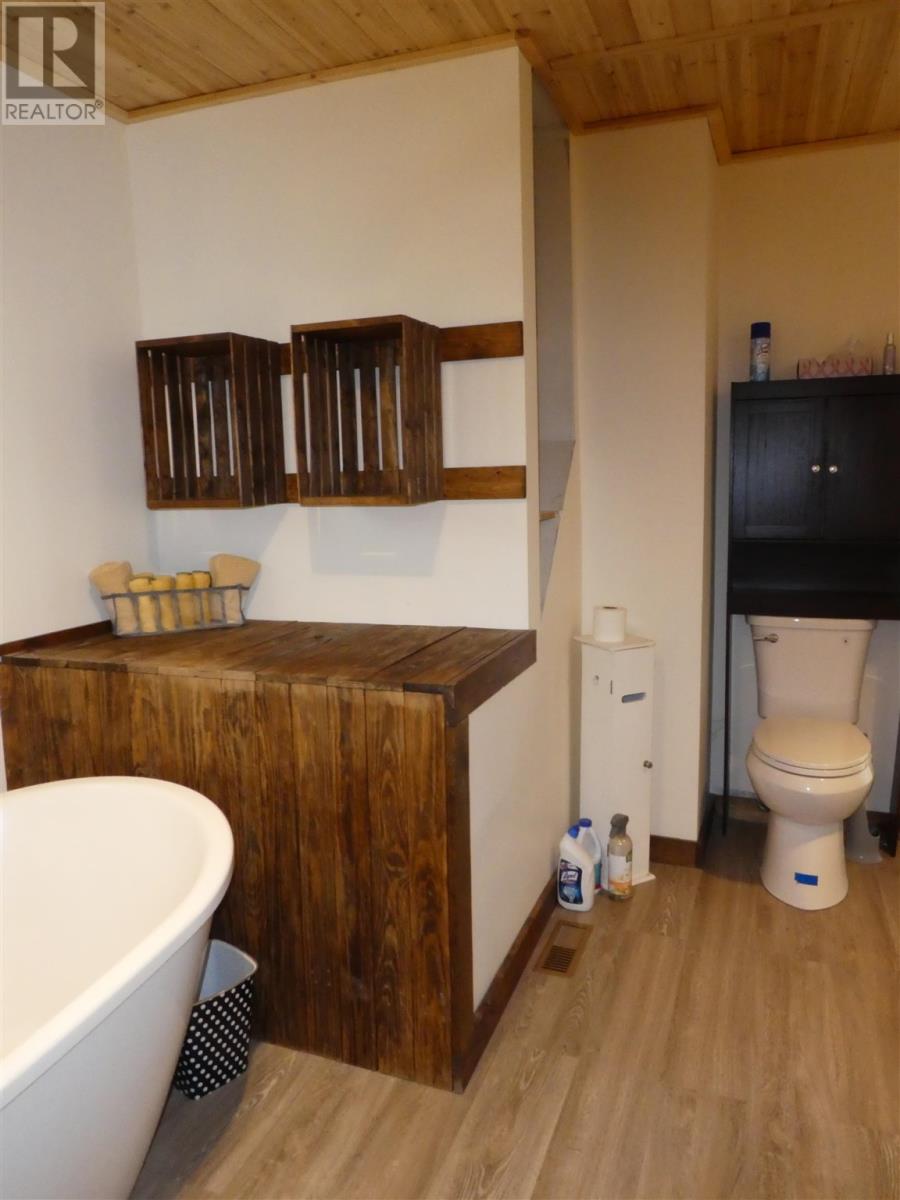 150 Dieppe Rd, Longlac, Ontario  P0T 2A0 - Photo 11 - TB250764