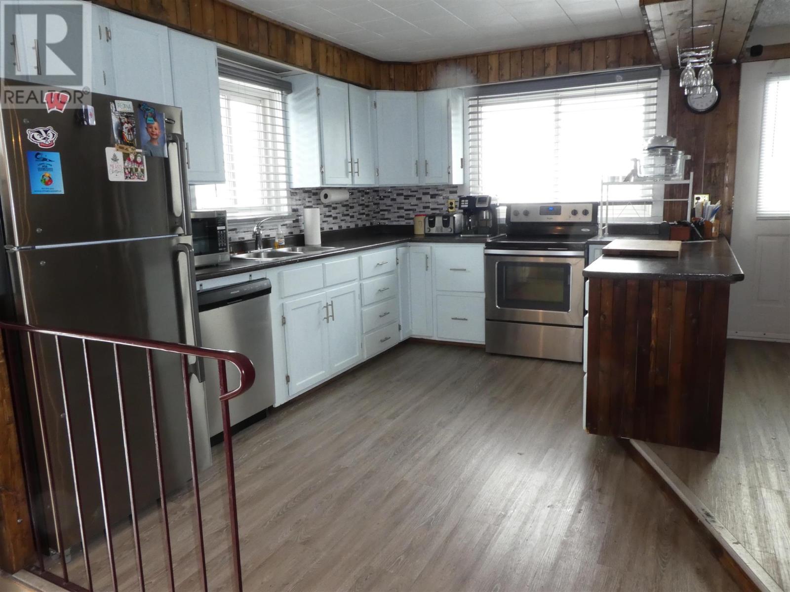 150 Dieppe Rd, Longlac, Ontario  P0T 2A0 - Photo 3 - TB250764