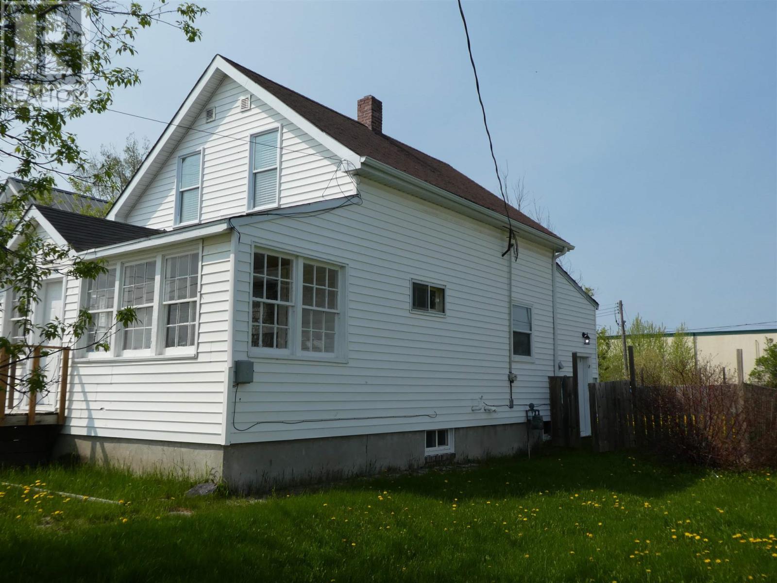 204 Second Ave Sw, Geraldton, Ontario  P0T 1M0 - Photo 2 - TB251498