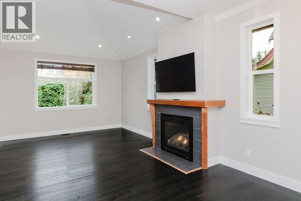 597 Oceanview Drive, Gibsons, British Columbia  V0N 1V5 - Photo 9 - R3075160