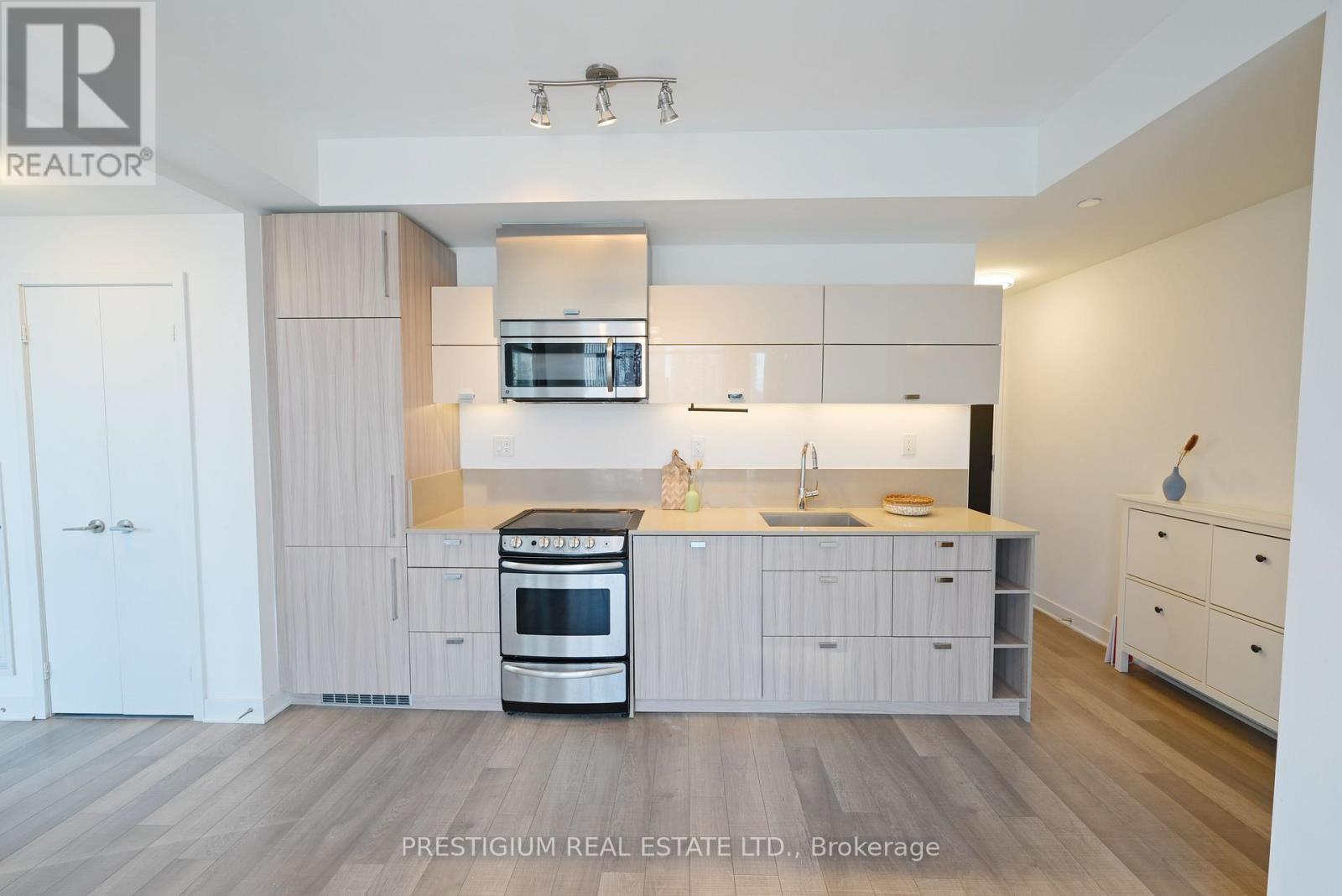 1910 - 290 Adelaide Street W, Toronto, Ontario  M5V 0P3 - Photo 1 - C12653430