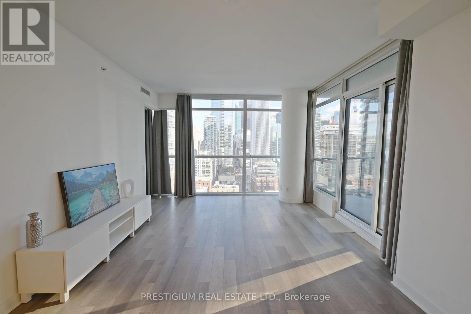 1910 - 290 Adelaide Street W, Toronto, Ontario  M5V 0P3 - Photo 3 - C12653430