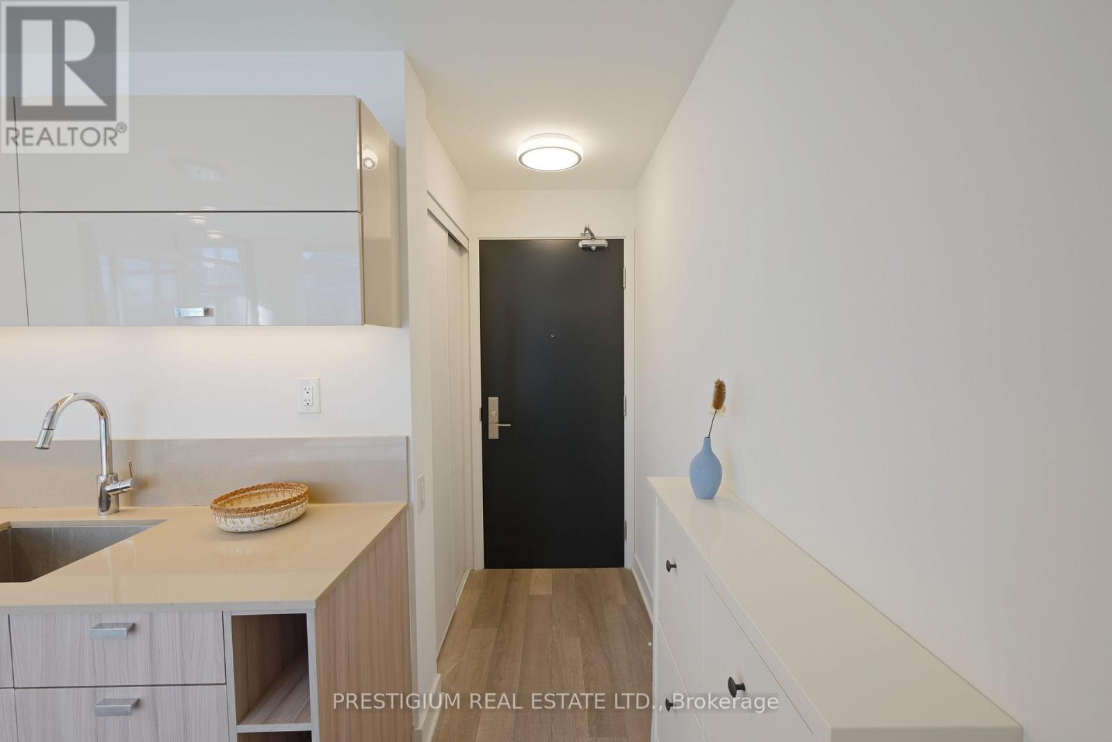 1910 - 290 Adelaide Street W, Toronto, Ontario  M5V 0P3 - Photo 6 - C12653430