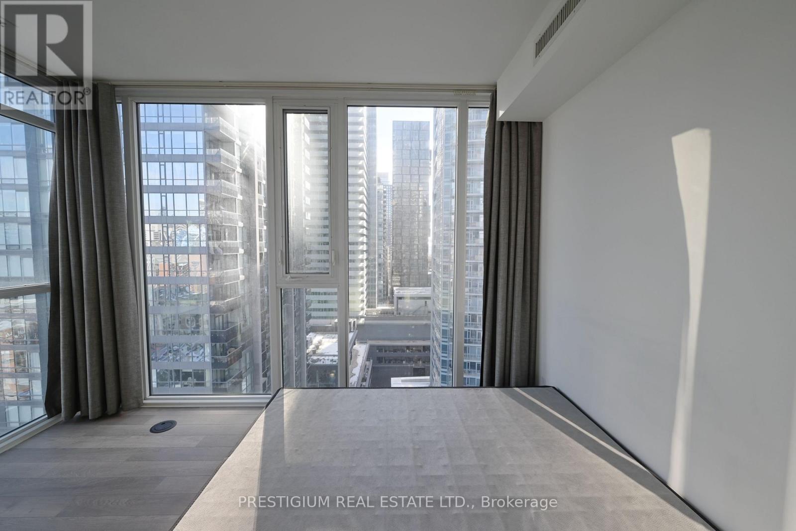 1910 - 290 Adelaide Street W, Toronto, Ontario  M5V 0P3 - Photo 8 - C12653430