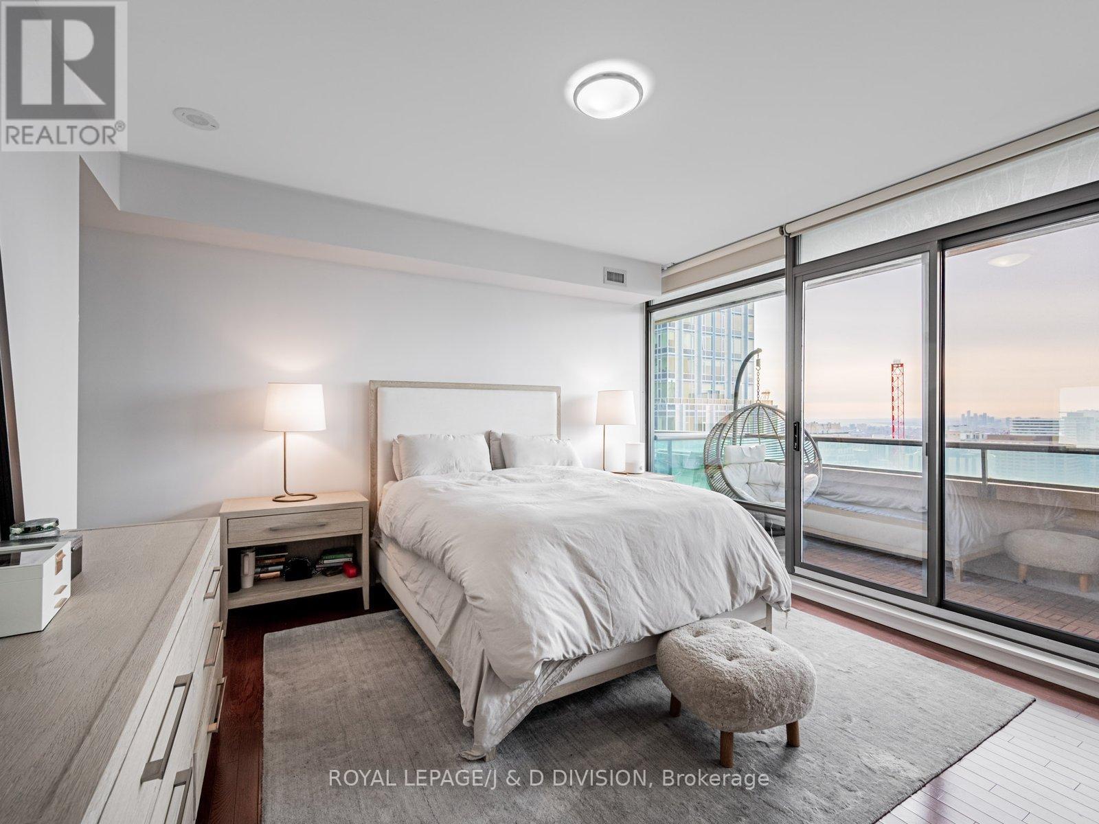 3402 - 18 Yorkville Avenue, Toronto, Ontario  M4W 3Y8 - Photo 15 - C12653438