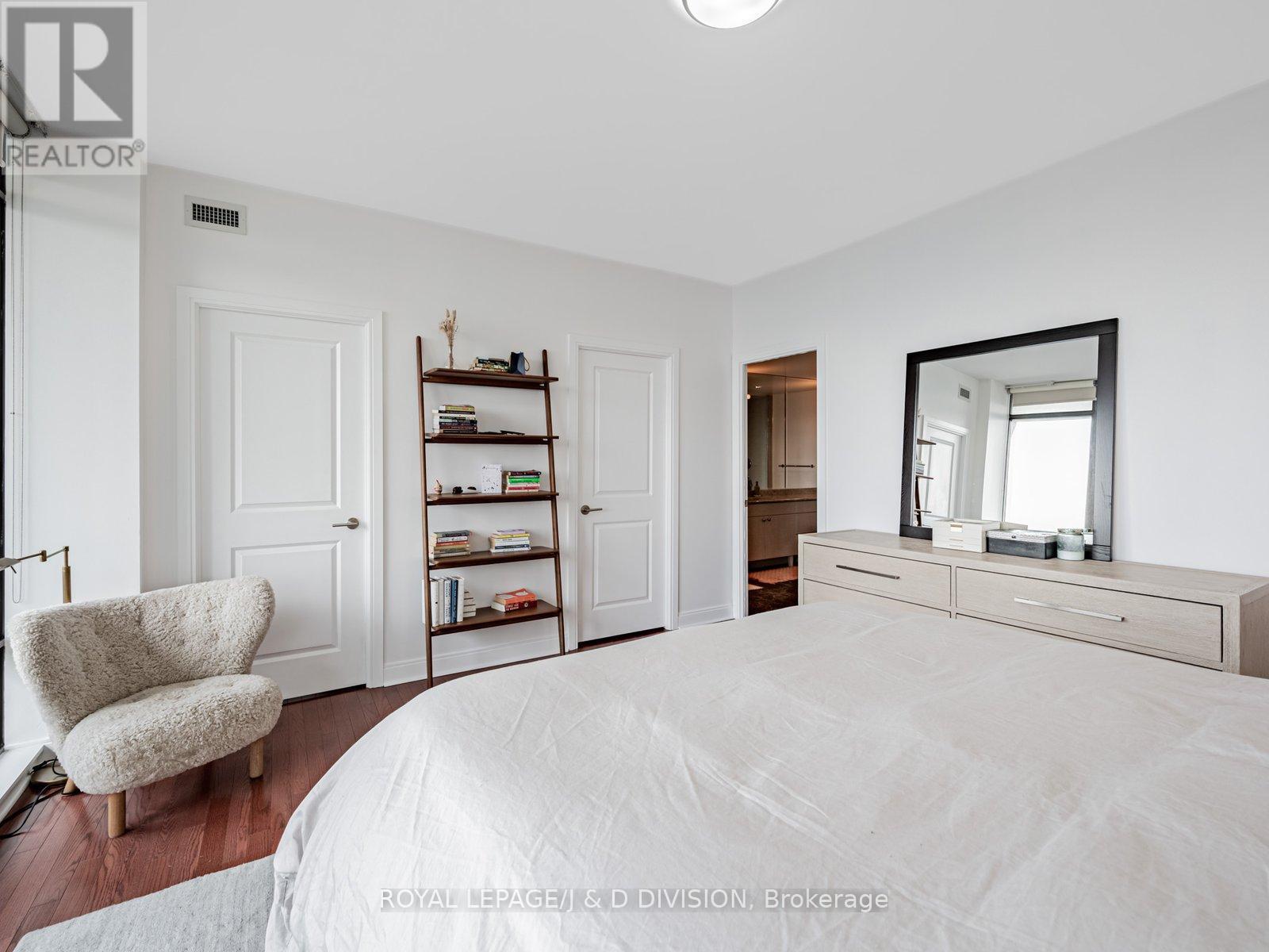 3402 - 18 Yorkville Avenue, Toronto, Ontario  M4W 3Y8 - Photo 17 - C12653438