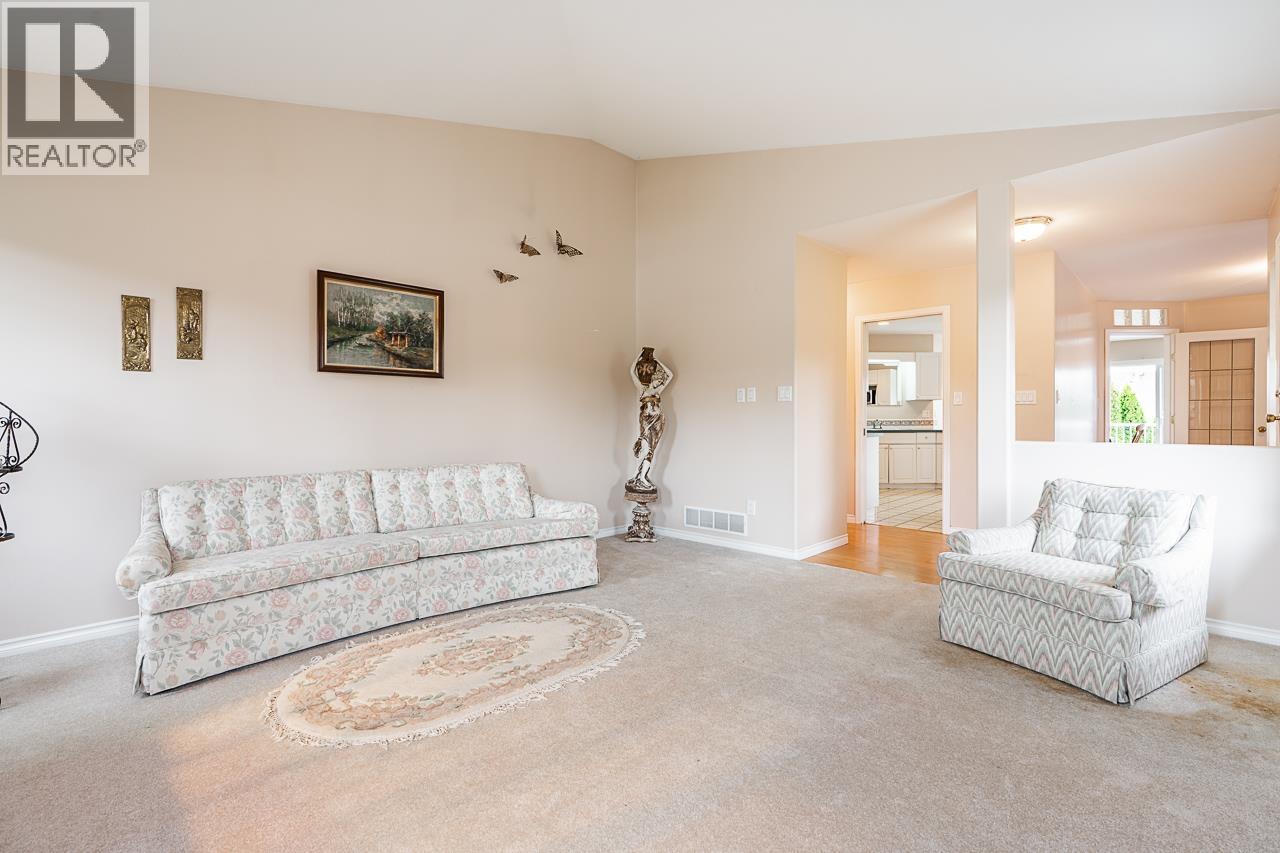 22081 124 Avenue, Maple Ridge, British Columbia V2X 4J1 - Photo 4 - R3075166