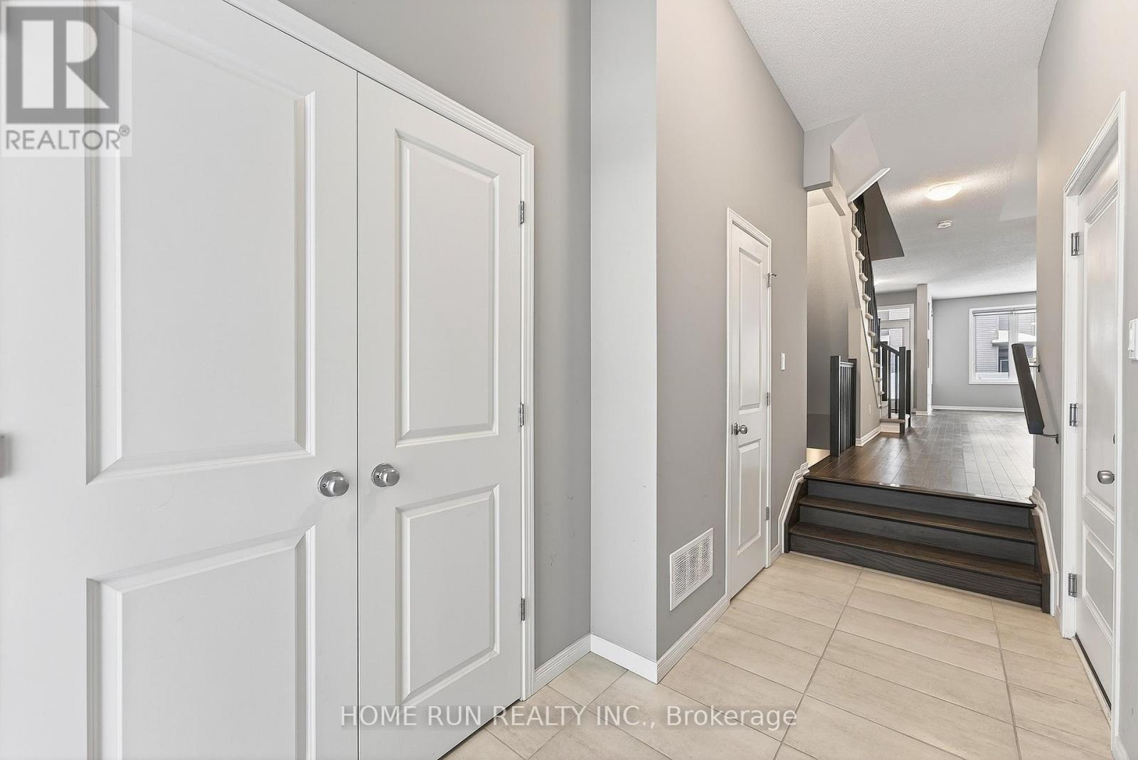 866 Paseana Place, Ottawa, Ontario  K2V 0P5 - Photo 3 - X12653470