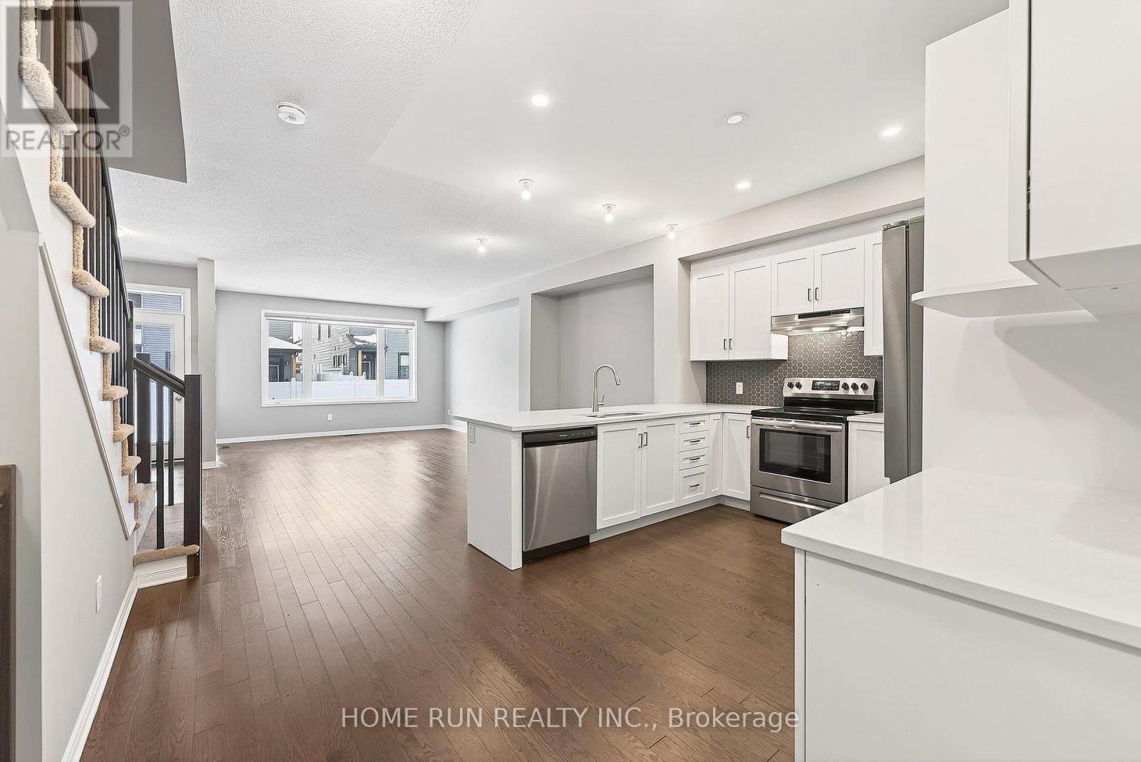 866 Paseana Place, Ottawa, Ontario  K2V 0P5 - Photo 5 - X12653470