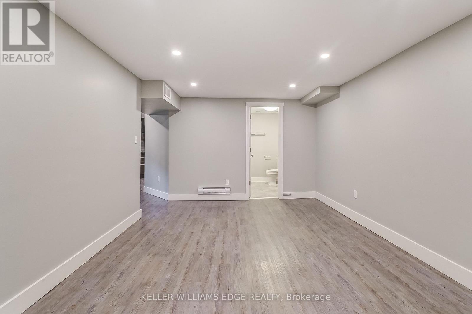 2 - 672 Castleguard Crescent, Burlington, Ontario  L7N 2W6 - Photo 16 - W12488246