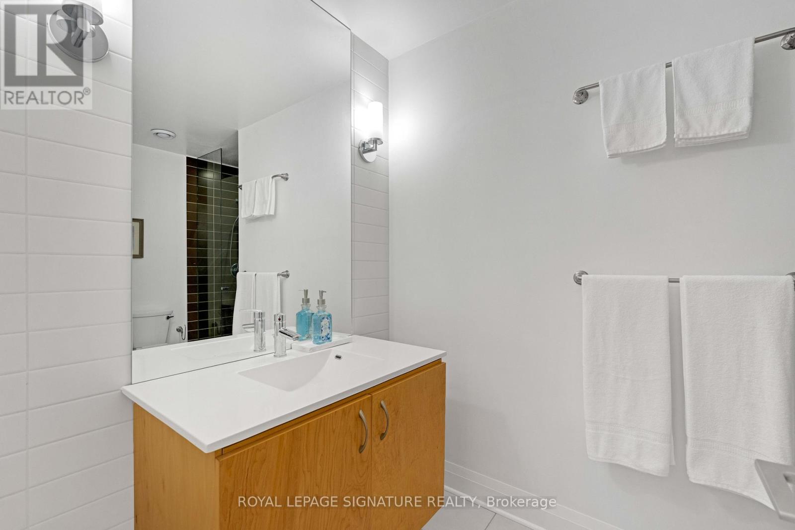 203 - 1 Hurontario Street, Mississauga, Ontario  L5G 0A3 - Photo 21 - W12477771