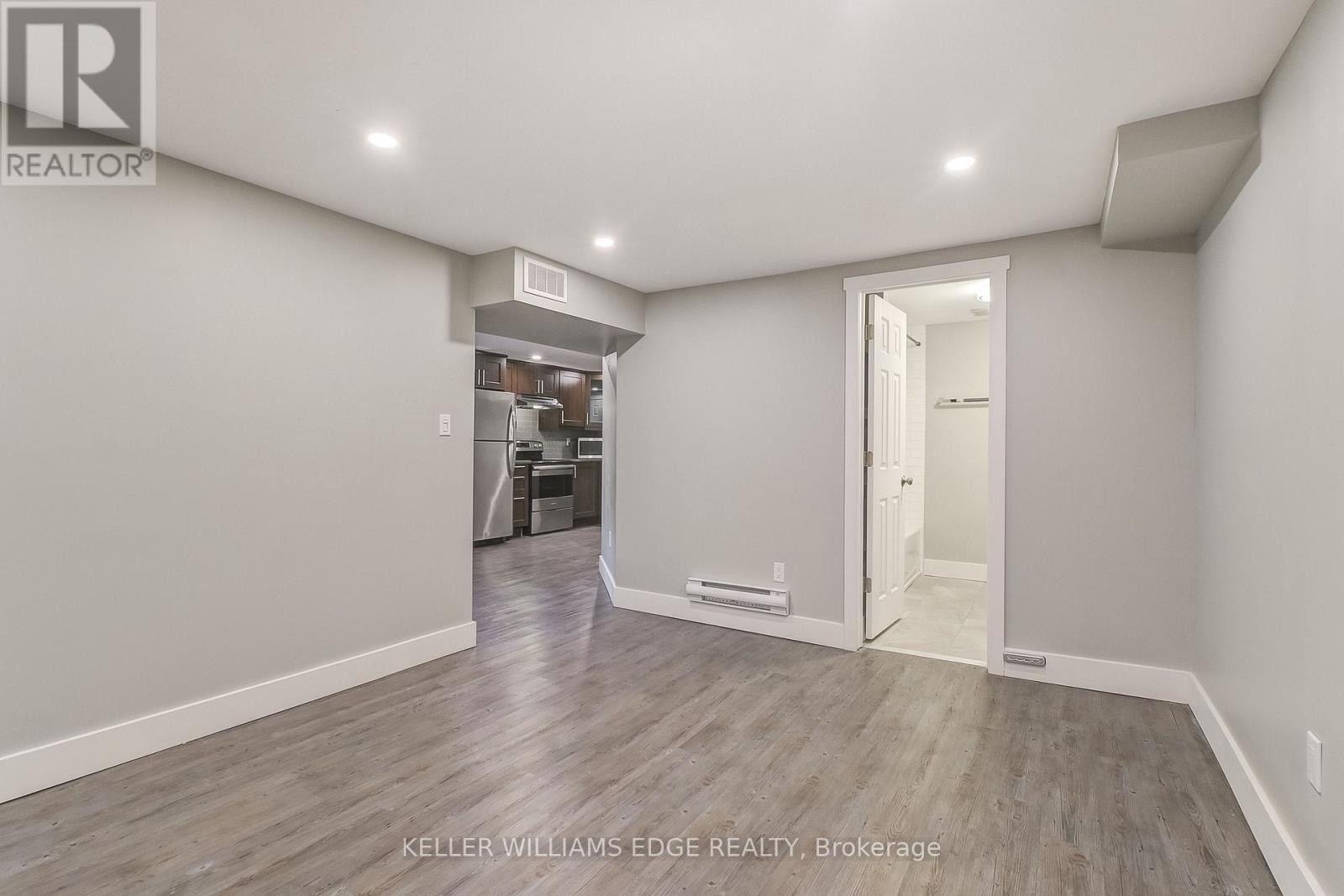 2 - 672 Castleguard Crescent, Burlington, Ontario  L7N 2W6 - Photo 17 - W12488246