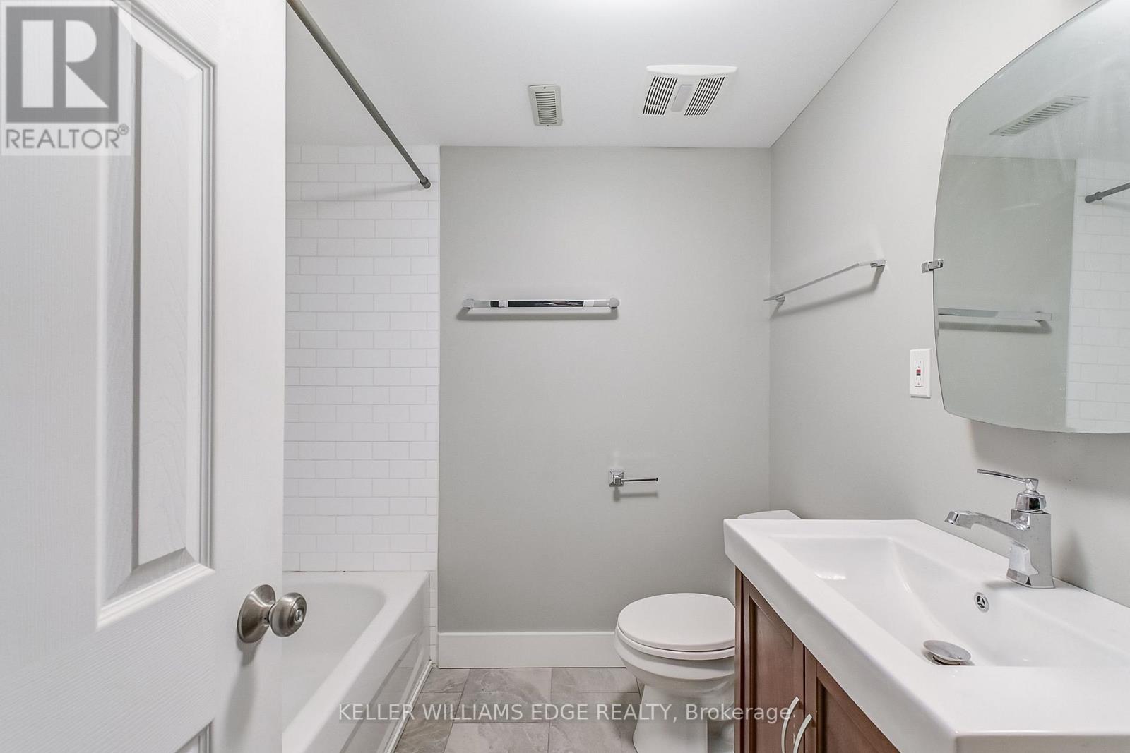 2 - 672 Castleguard Crescent, Burlington, Ontario  L7N 2W6 - Photo 20 - W12488246