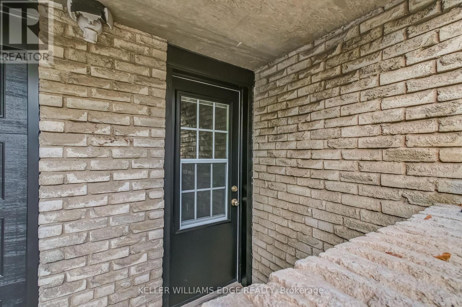 2 - 672 Castleguard Crescent, Burlington, Ontario  L7N 2W6 - Photo 3 - W12488246