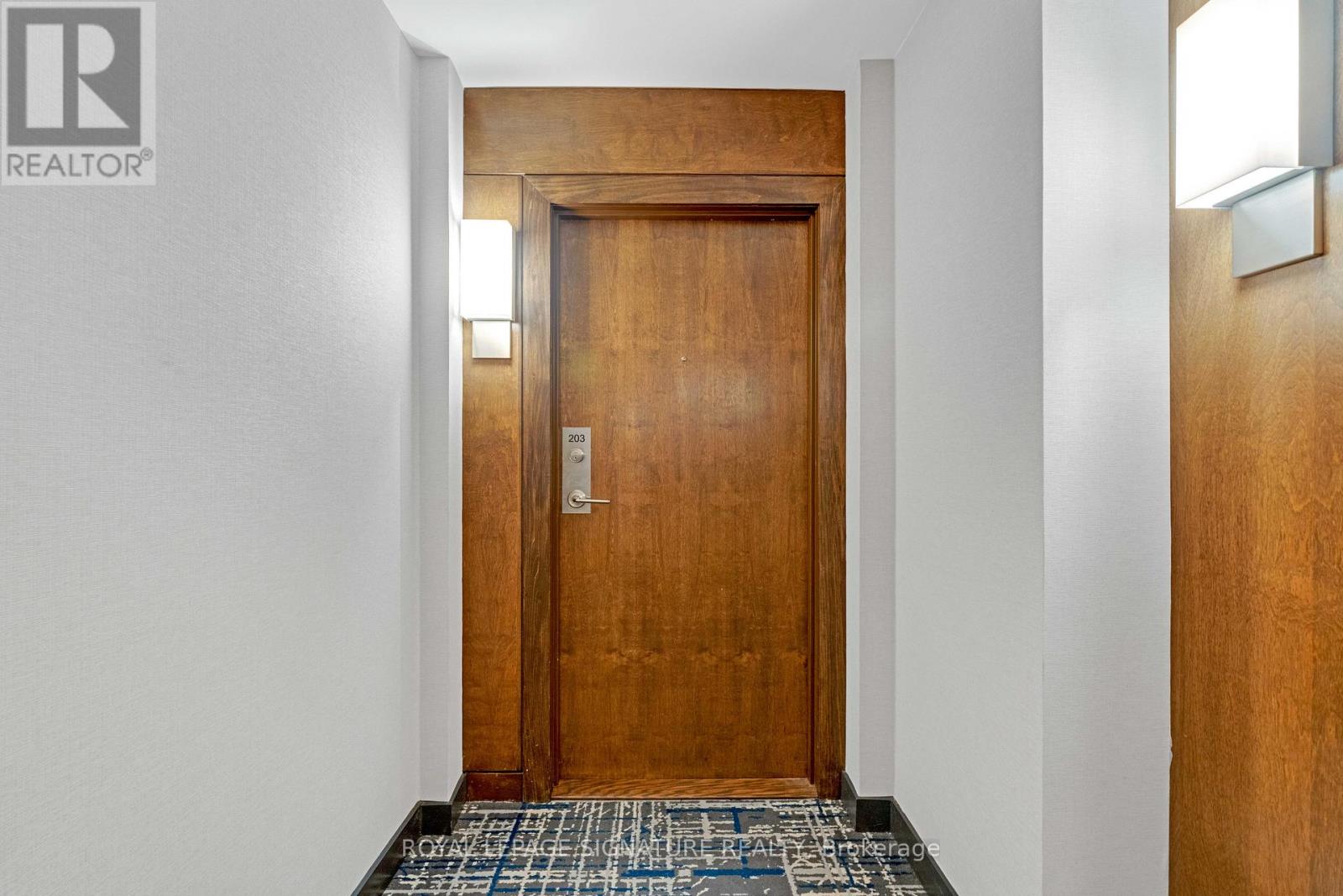 203 - 1 Hurontario Street, Mississauga, Ontario  L5G 0A3 - Photo 4 - W12477771