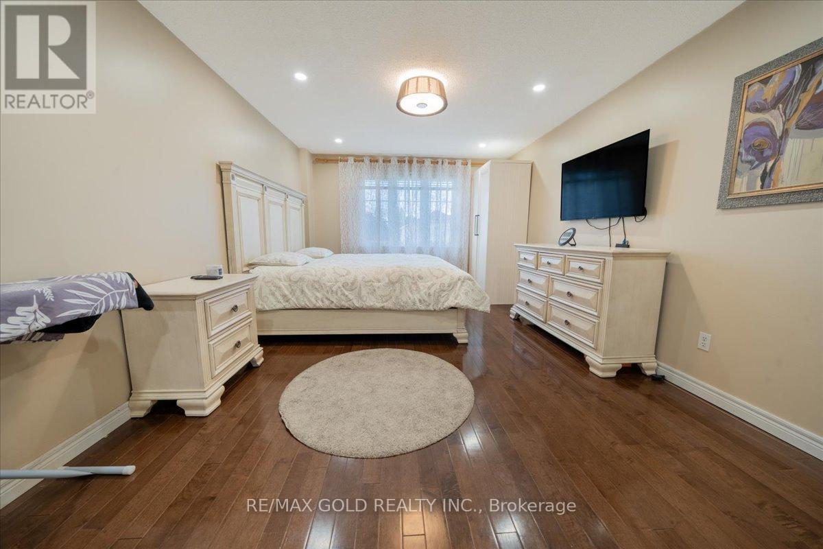 92 Jaffa Drive, Brampton, Ontario  L6S 4C6 - Photo 25 - W12538290