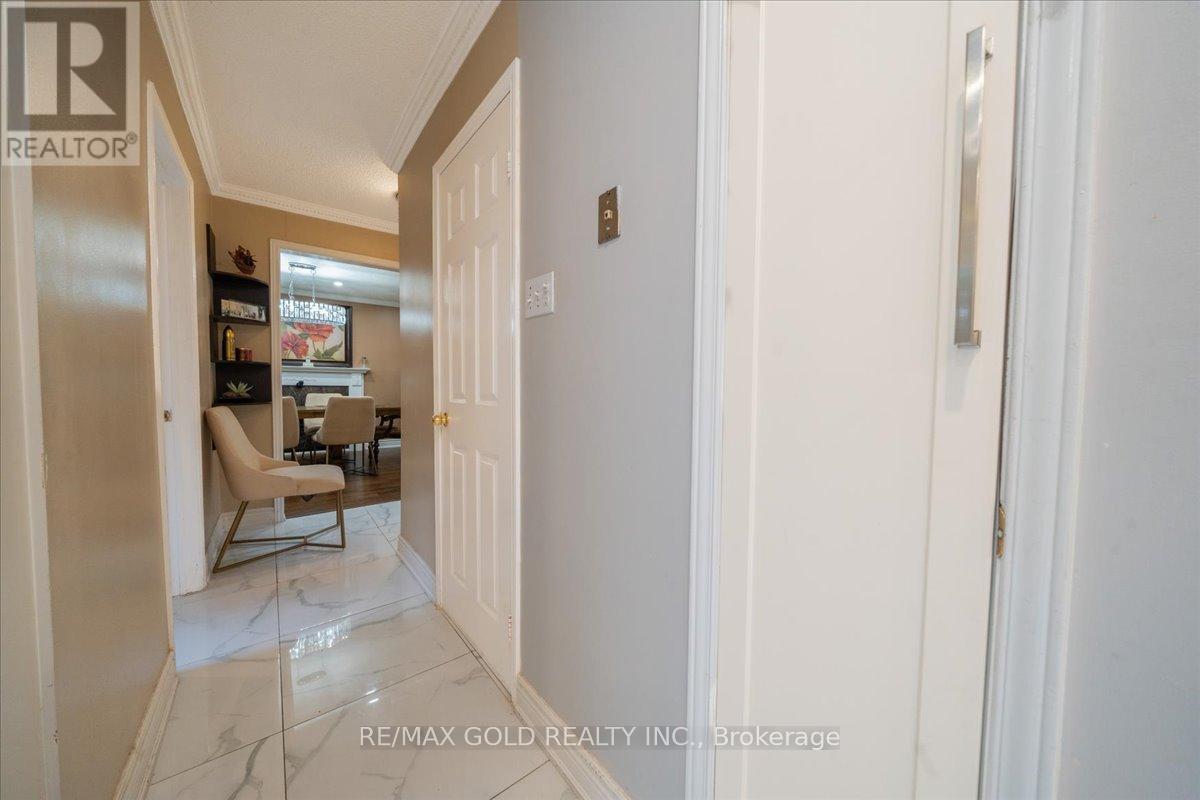 92 Jaffa Drive, Brampton, Ontario  L6S 4C6 - Photo 21 - W12538290