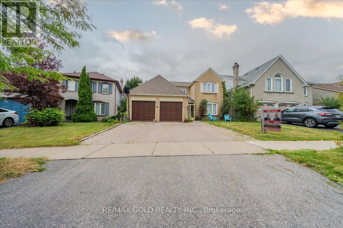 92 Jaffa Drive, Brampton, Ontario  L6S 4C6 - Photo 3 - W12538290