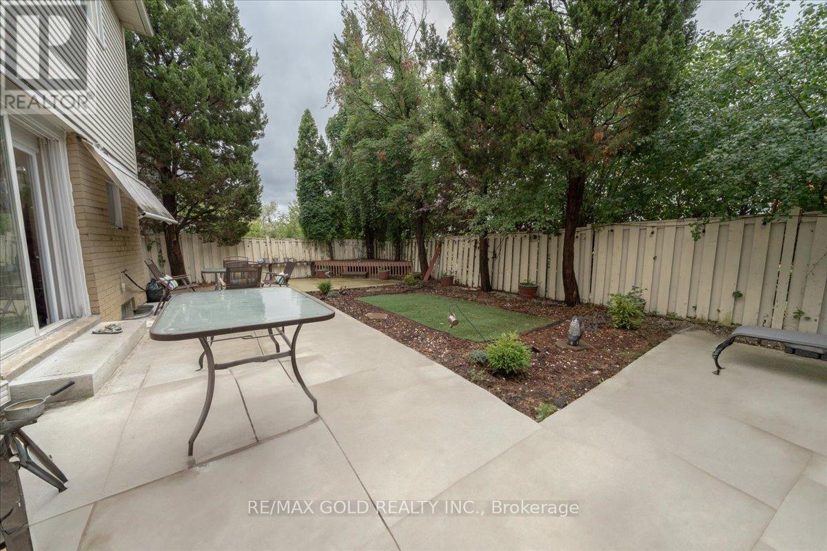 92 Jaffa Drive, Brampton, Ontario  L6S 4C6 - Photo 44 - W12538290