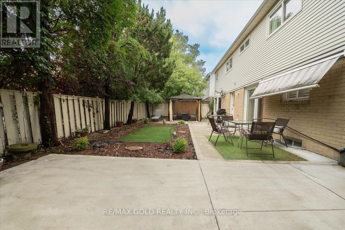 92 Jaffa Drive, Brampton, Ontario  L6S 4C6 - Photo 43 - W12538290